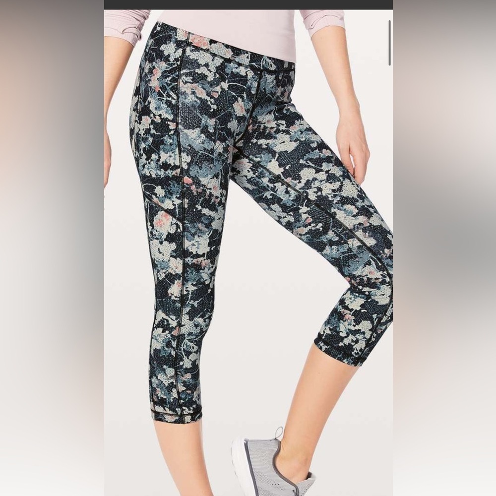 163. Lululemon Speed Up Crop *21"
Spring Bloom Multi